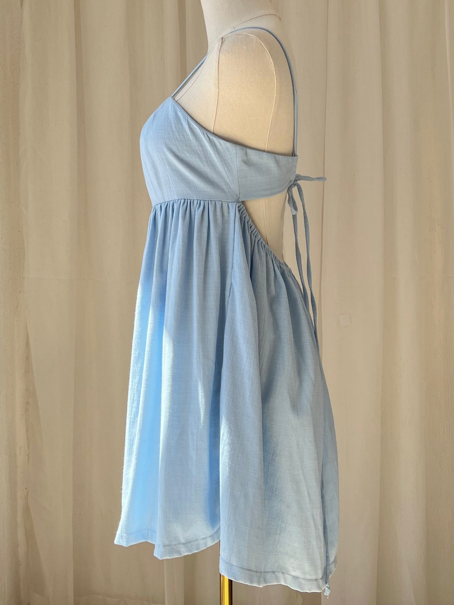 Vestido con lazo en espalda
