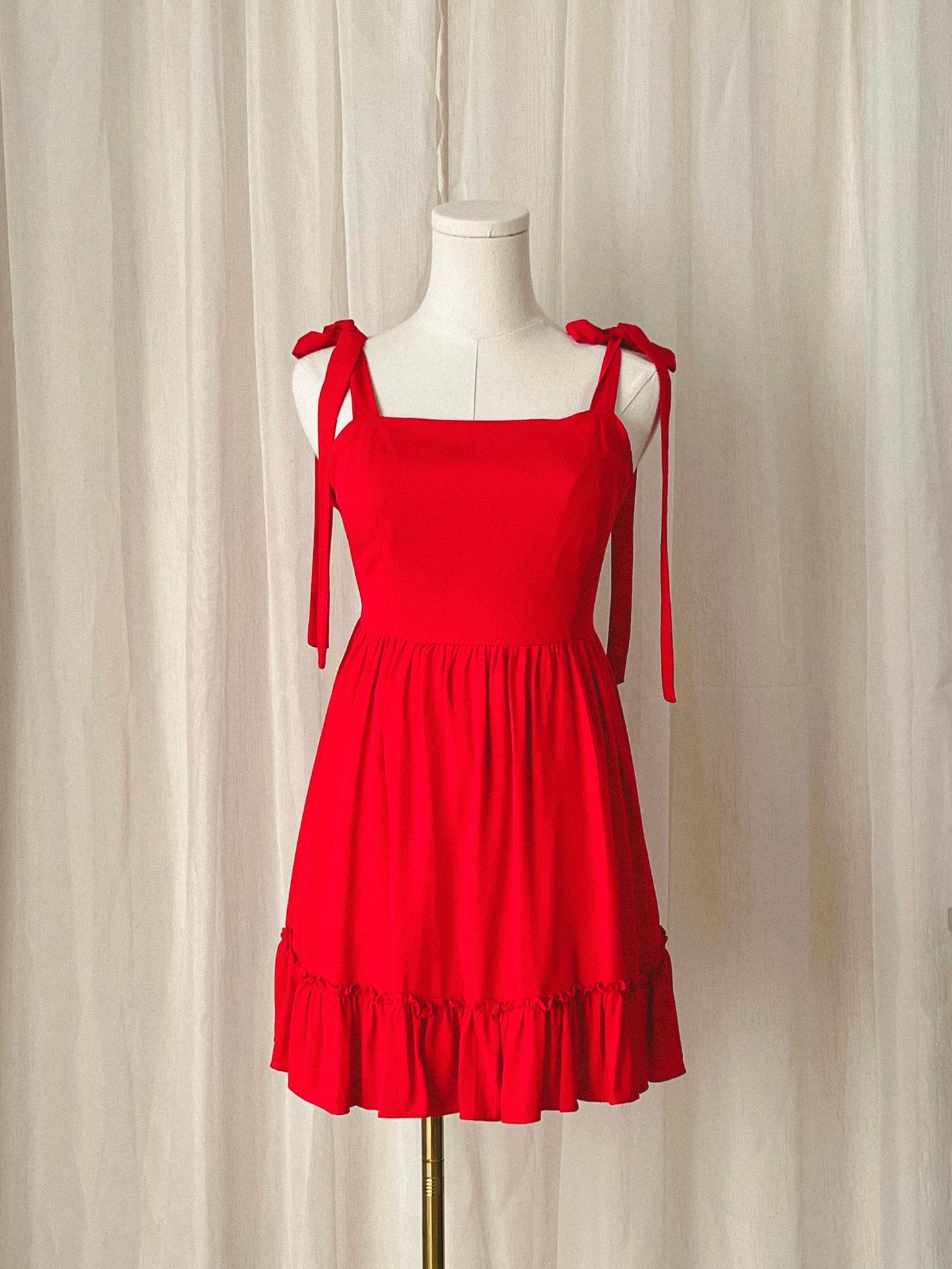 Vestido mini con lazo en espalda